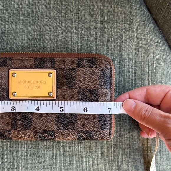Michael Kors MK Signature Zip Around Wristlet Wallet Brown Patterned Wristlet! - Picture 8 of 11